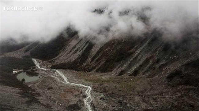 贡嘎雪山